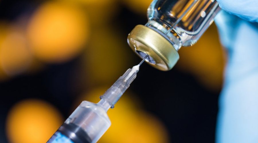 Ποια είναι τα εγκεκριμένα εμβόλια – Πως επιδρούν στον ανθρώπινο οργανισμό – Σε ποιες ηλικιακές ομάδες χορηγούνται