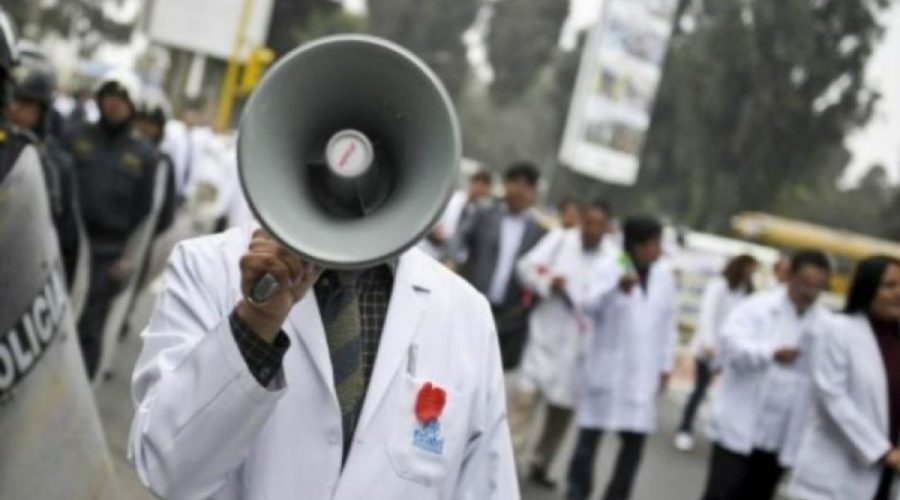 Πανελλαδική απεργιακή κινητοποίηση γιατρών και νοσηλευτών στα δημόσια νοσοκομεία