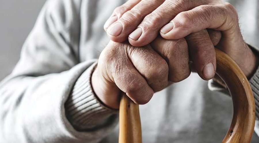 Αυξημένος ο κίνδυνος θανατηφόρου εμφράγματος για τους ηλικιωμένους με οικονομικά προβλήματα