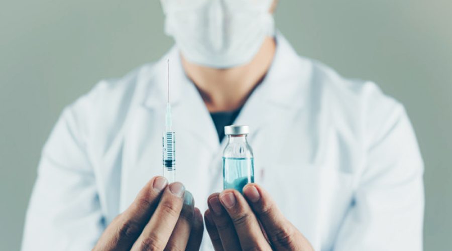 Το αντίστροφο φαινόμενο “πλασίμπο” εξηγεί τα δύο τρίτα των παρενεργειών των εμβολίων Covid-19, σύμφωνα με Αμερικανούς επιστήμονες