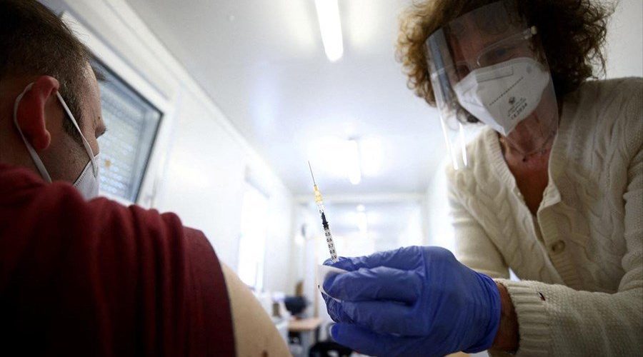 Πόσο διαρκεί η προστασία που προσφέρουν τα εμβόλια έναντι της Covid