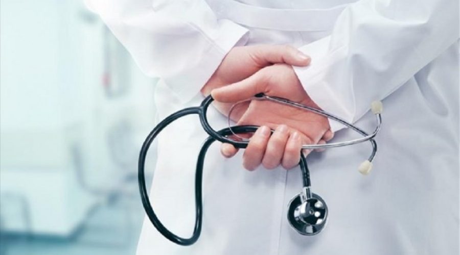 Γιατρός για όλους: Τι προβλέπει το νέο νομοσχέδιο για την πρόσβασή στη δωρεάν περίθαλψη