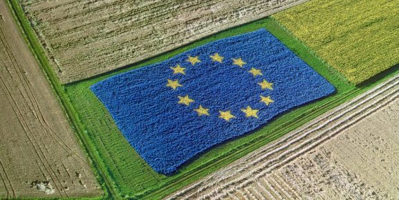 ΕΕ:-Εξασφαλίζει-3,5-εκατομμύρια-θεραπείες-κατά-της-covid